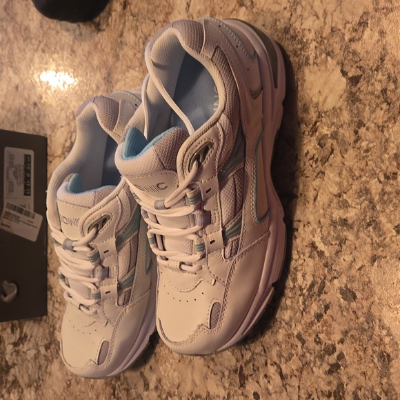 Vionoc Walking shoes - Picture 3 of 7